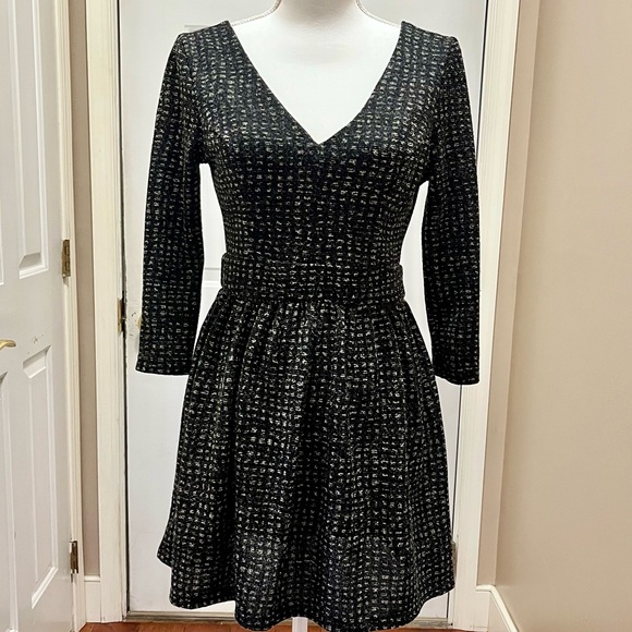 Alya long sleeve comfy dress - Picture 1 of 4